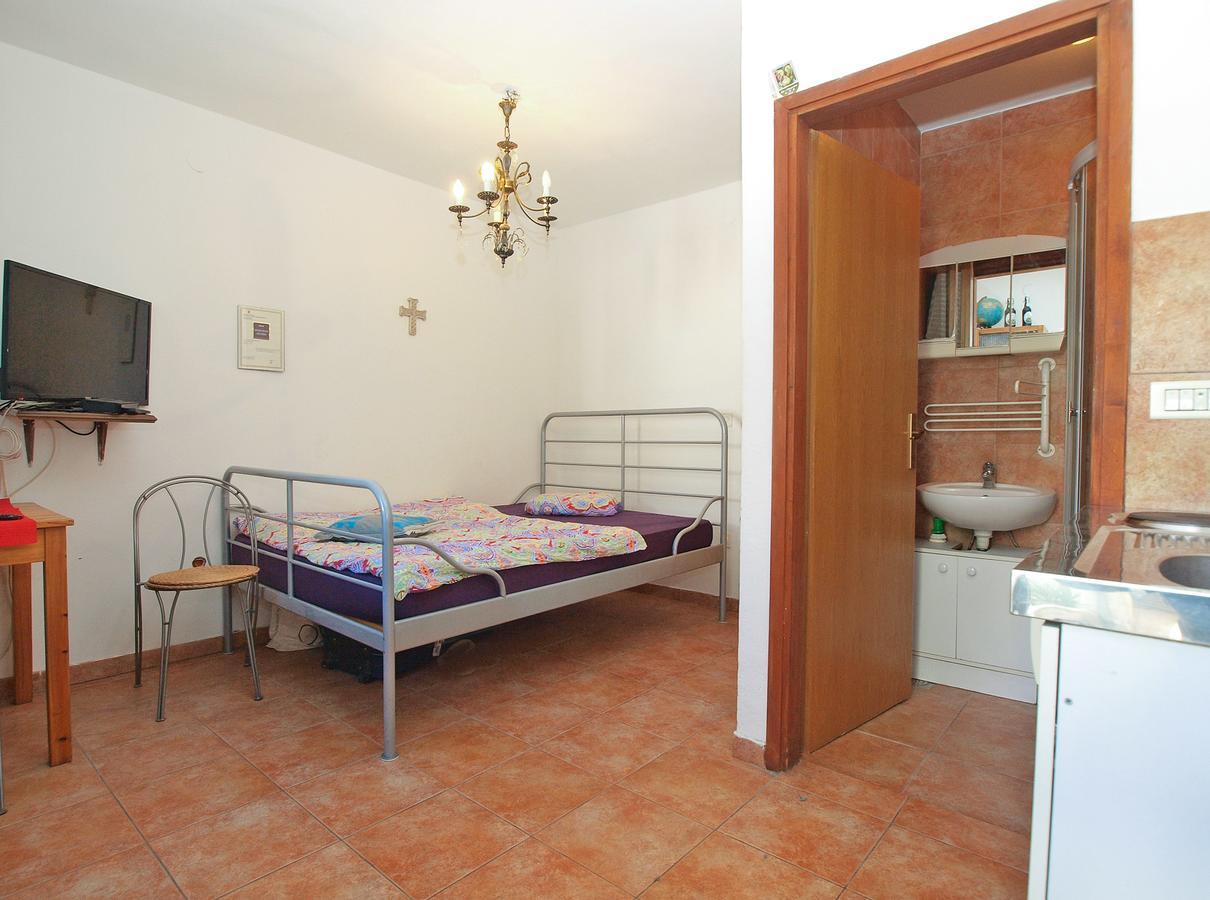 Apartments Kada 1571 Пула Екстериор снимка