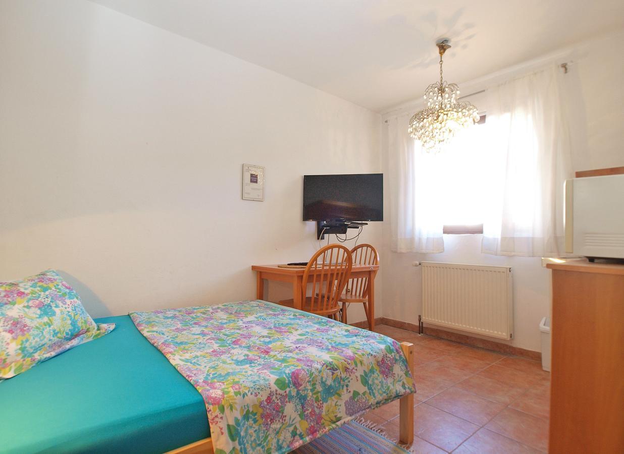 Apartments Kada 1571 Пула Екстериор снимка